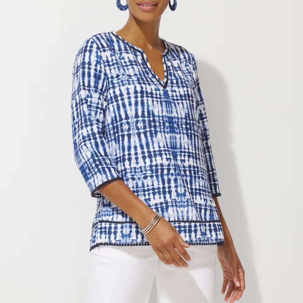 CHICO'S DOT TRIM TIE DYE POPOVER TOP